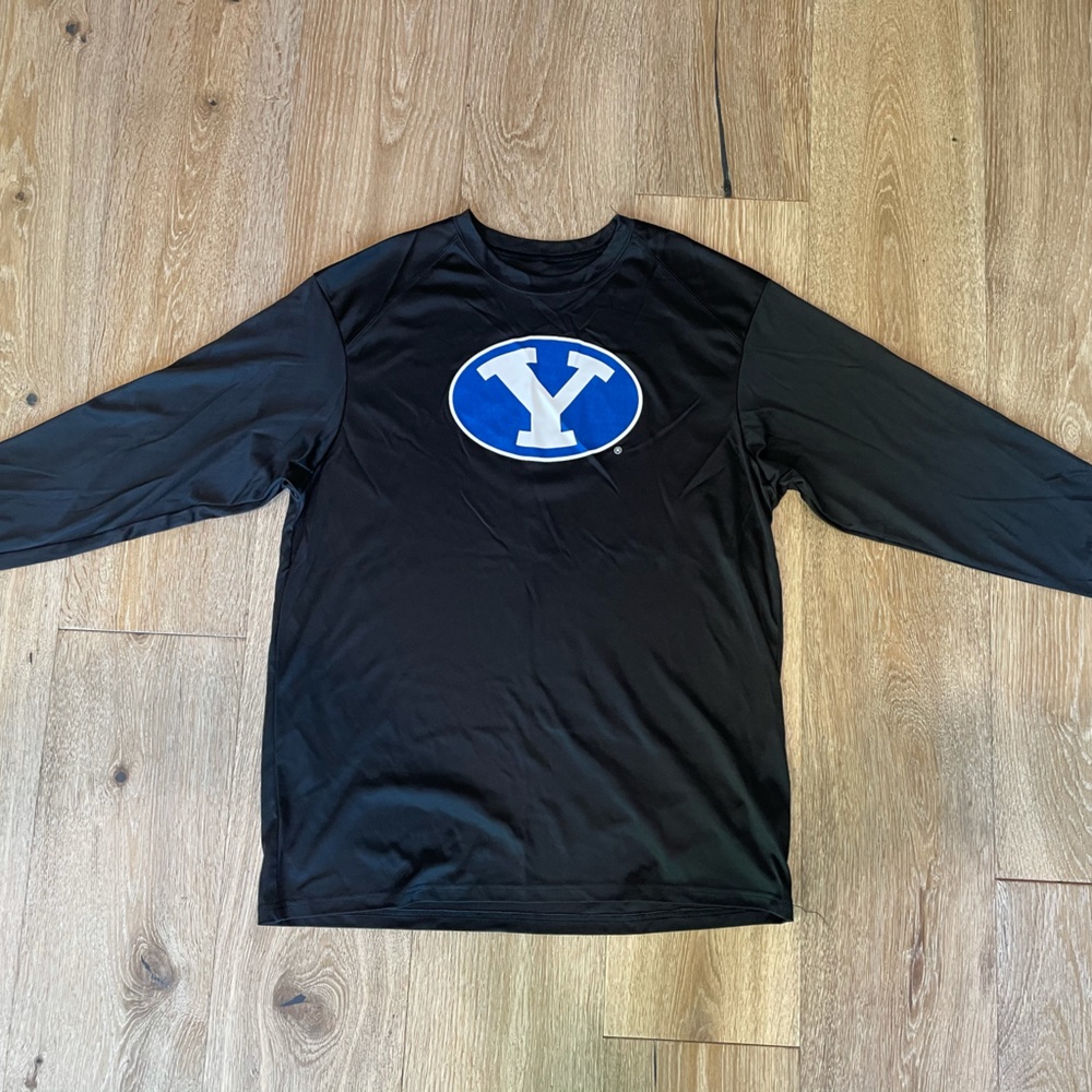 Men’s size XL BYU long-sleeve t-shirt